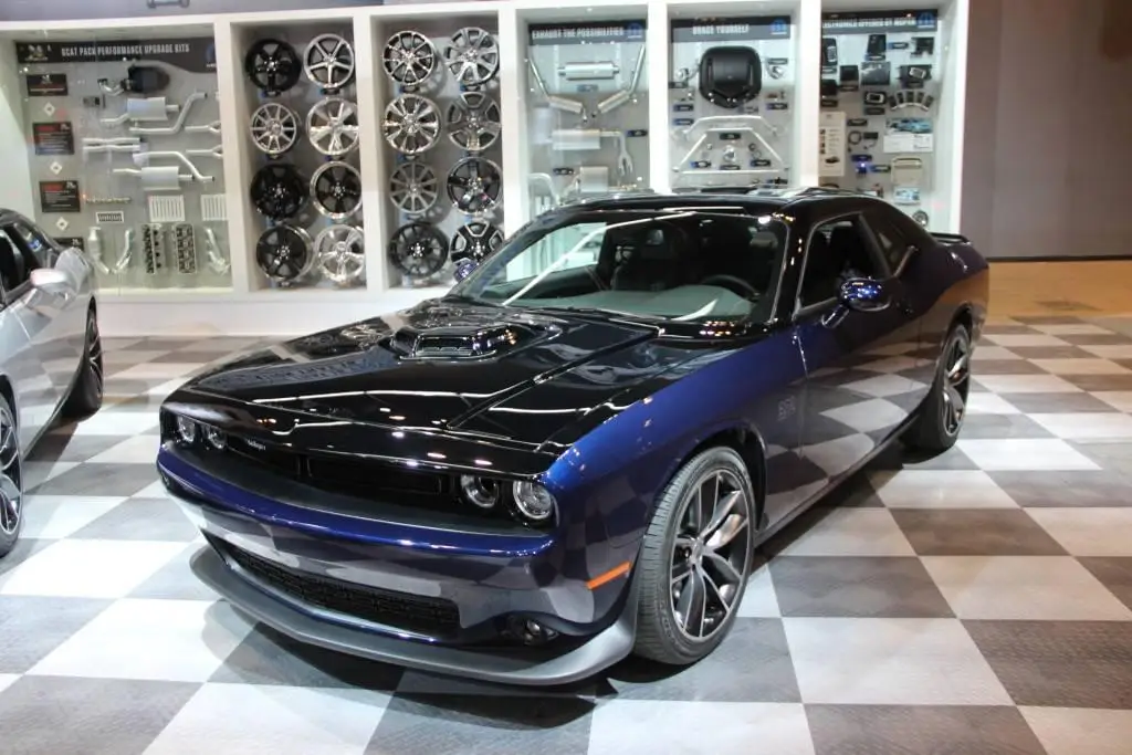 Dodge Challenger РґРІСѓС…С†РІРµС‚РЅС‹Р№