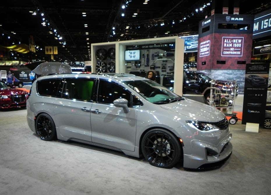 Aventura CJDR 2018 Chicago Auto Show 2