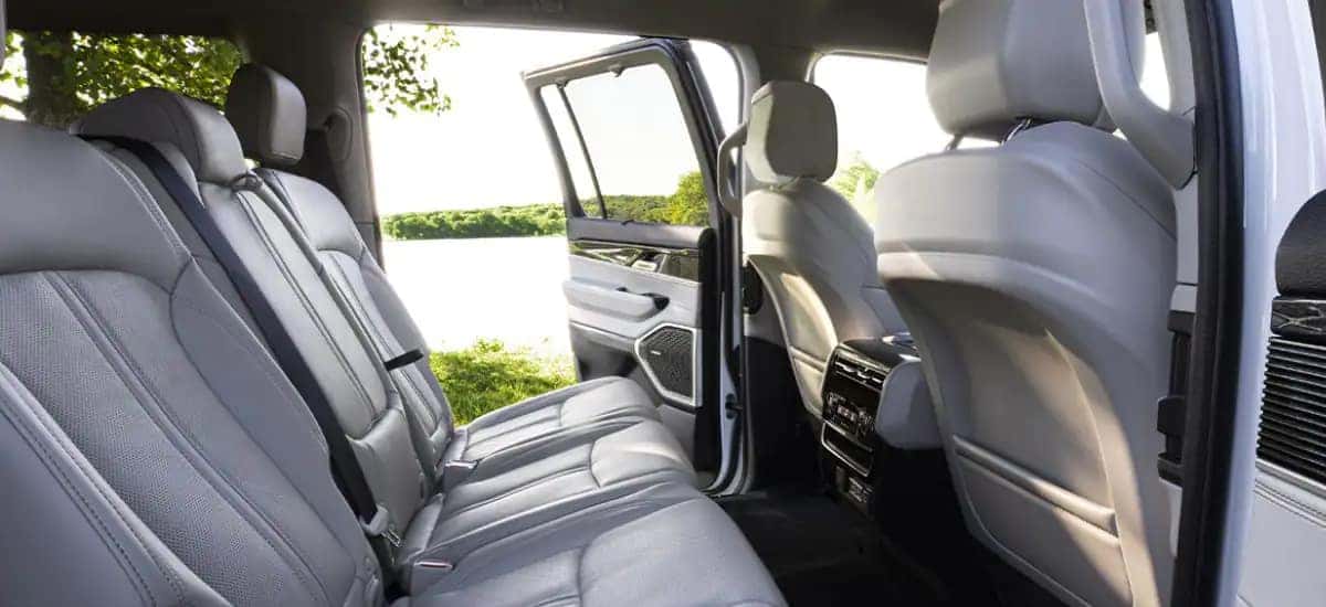 aventura-cjdr-2023-wagoneer-style