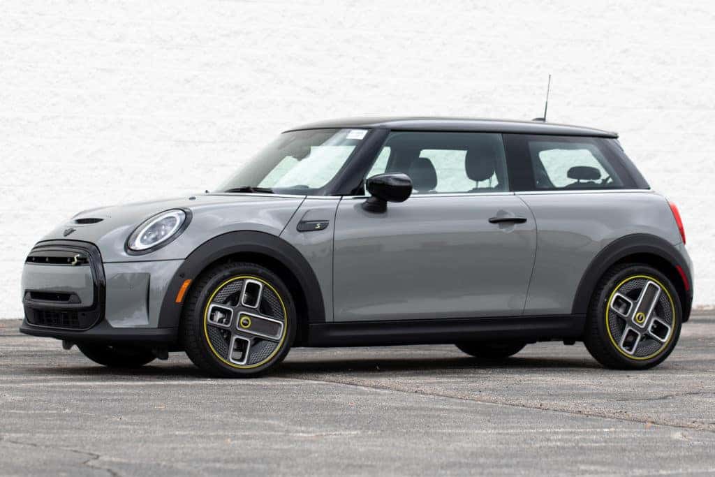 First Impressions: 2022 MINI Cooper SE | Current Automotive