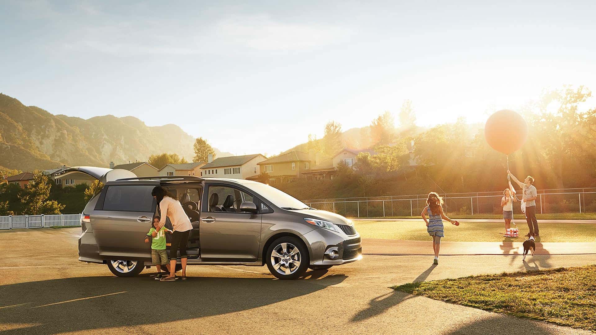 2017 Toyota Sienna SE Premium Predawn Gray Mica family