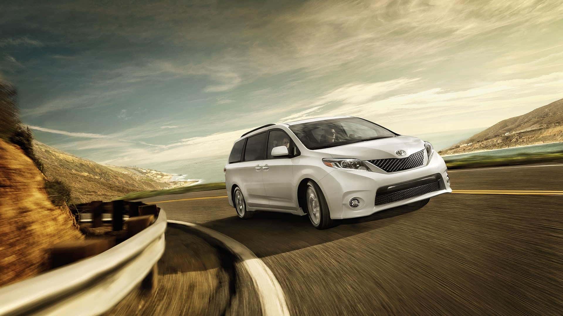 2017 Toyota Sienna SE Super White driving