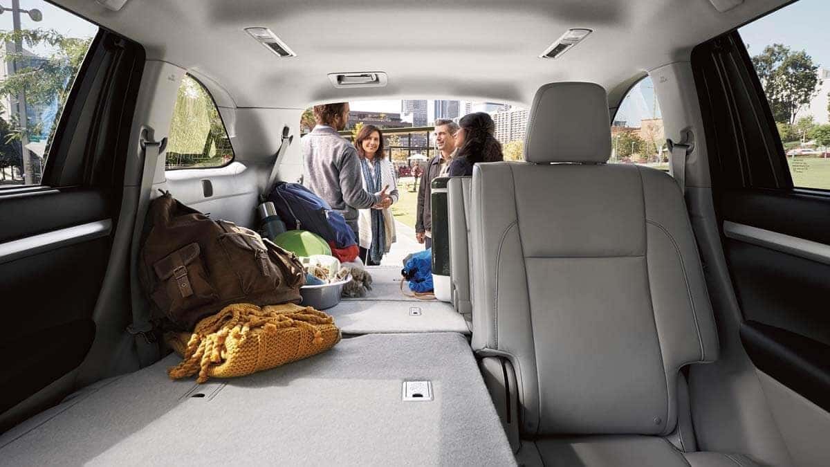 2017-Toyota-Highlander-XLE-interior-ash-color