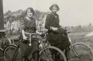 Carte photo ancienne NOGENT-SUR-OISE femme cycliste vélo