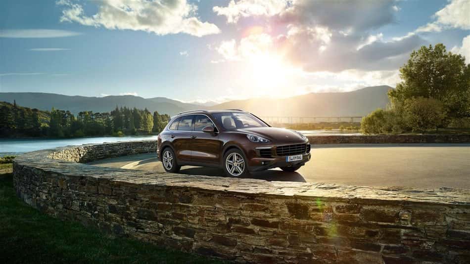 SUV Comparison: 2017 Porsche Cayenne vs. 2018 Audi Q5