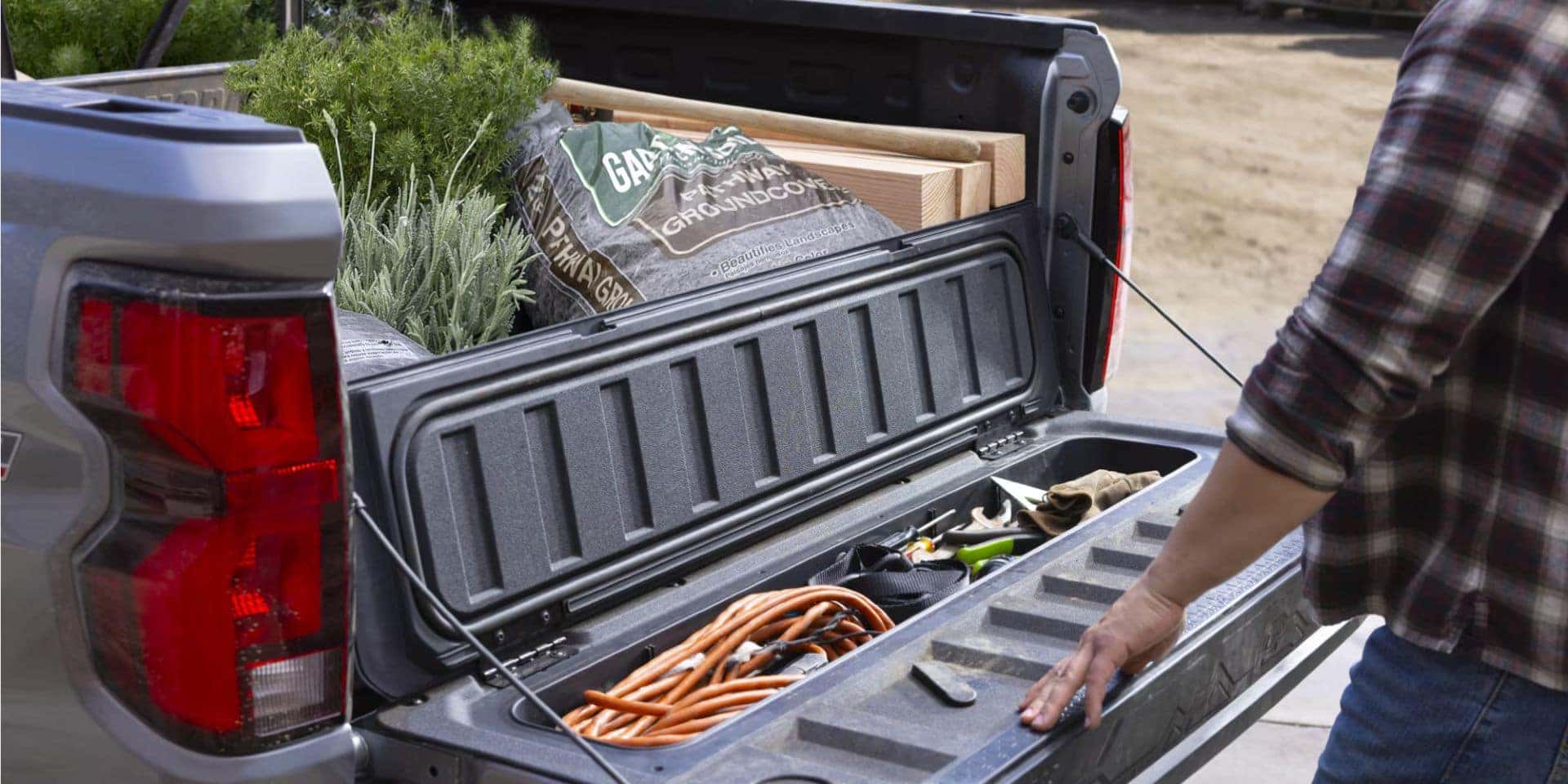 Chevy Colorado StowFlex lockable tailgate compartment