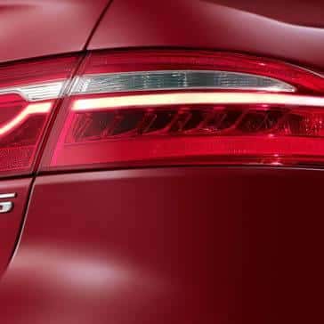 2018-jaguar-xe-taillight