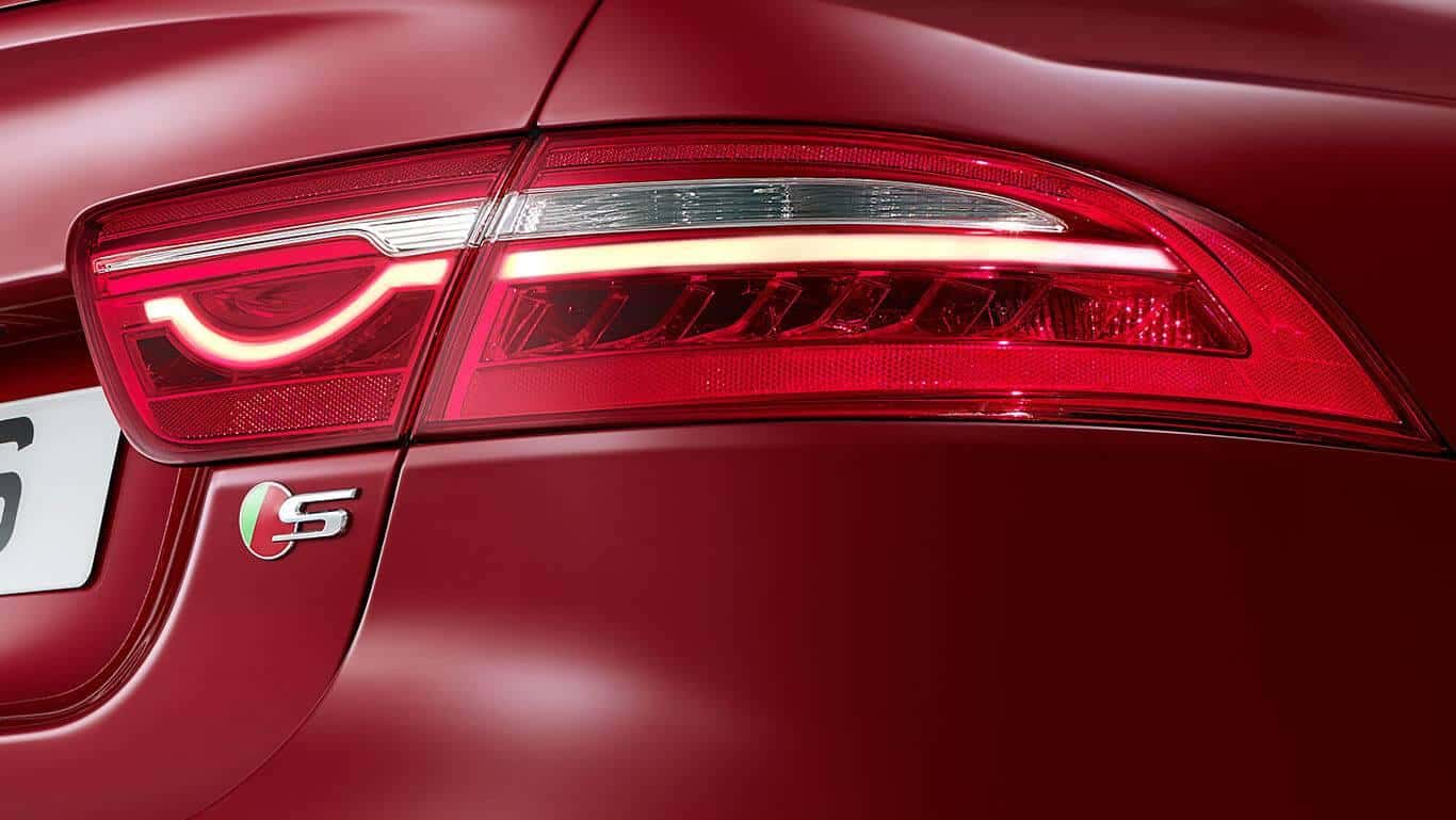 2018-jaguar-xe-taillight