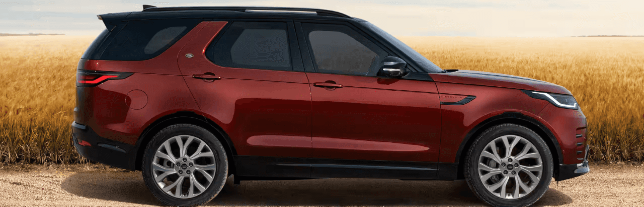 Land Rover Discovery S parked at Land Rover Dayton – a sleek, versatile SUV for Dayton drivers.