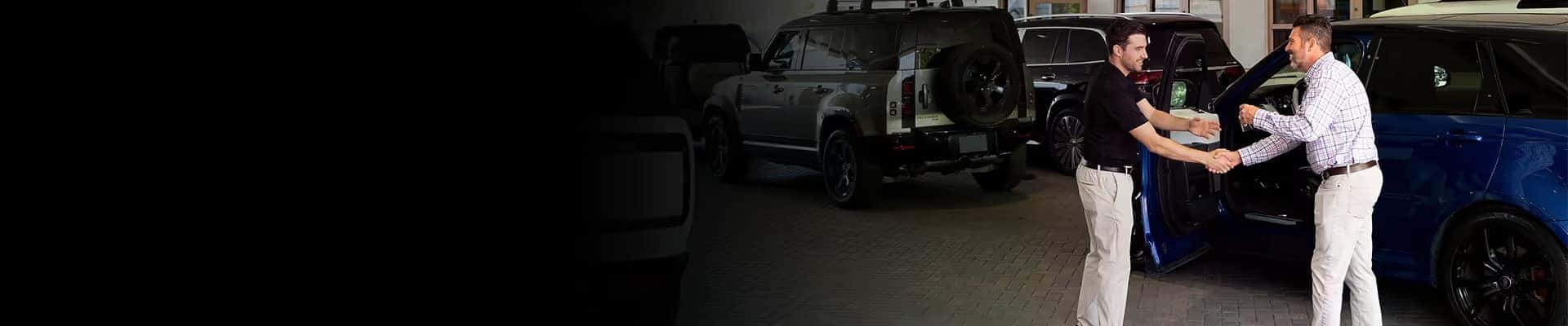 land-rover-palm-beach-customer-shaking-hands-with-a-service-tech