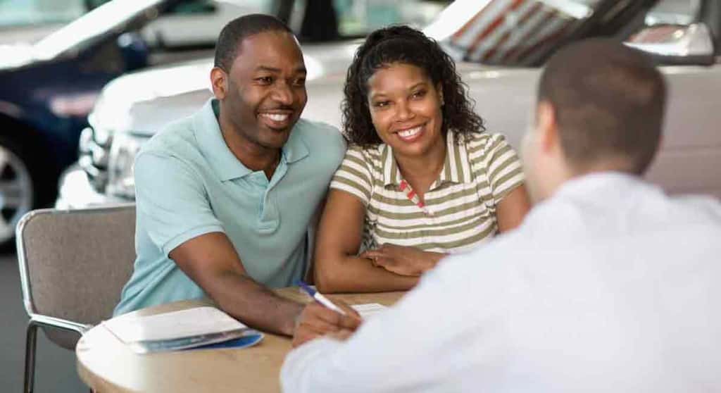 happy-couple-dealer-