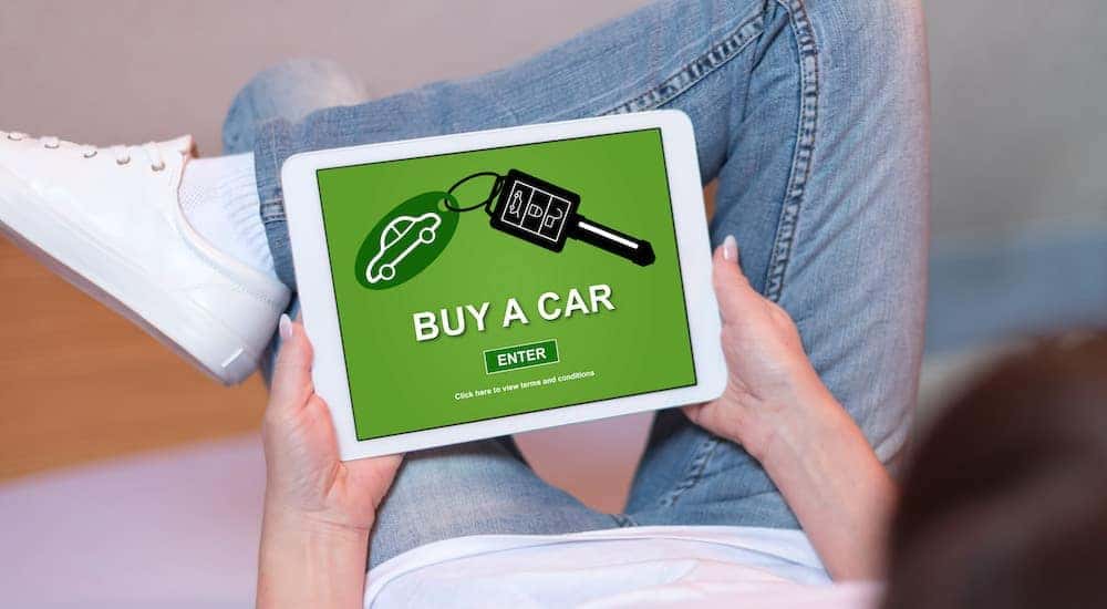 Spmeone shopping on a tablet.