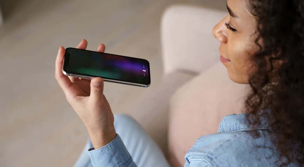 Woman speaking to Siri on her phone
