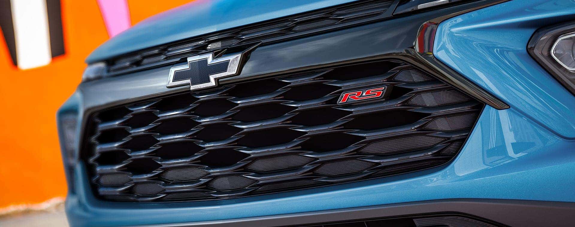 The grille on a blue 2025 Chevy Trailblazer RS.
