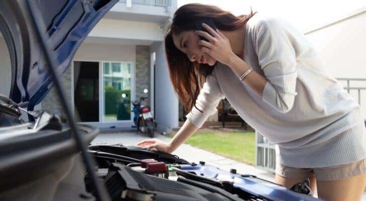 A person is shown calling a "mobile mechanic near me".
