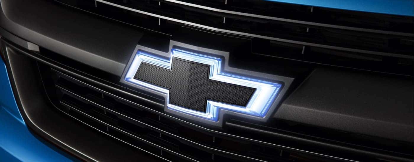 Illuminated grille badge on a blue 2018 Chevy Colorado.
