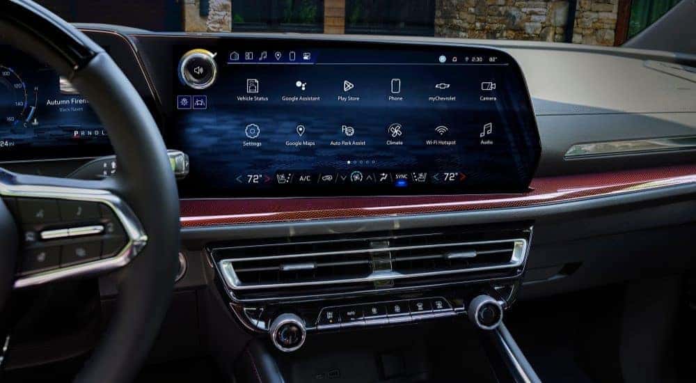 Interior technology in a 2024 Chevy Traverse RS