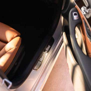2019-Mercedes-Benz-C-Class-Sedan-stepping-through-door