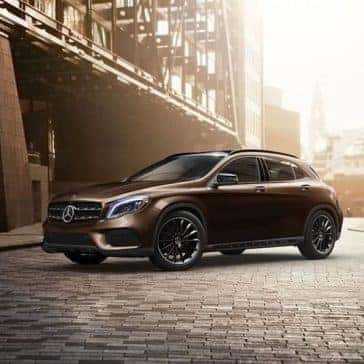 2019-Mercedes-Benz-GLA-city-street