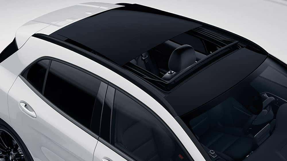 2019-Mercedes-Benz-GLA-rooftop