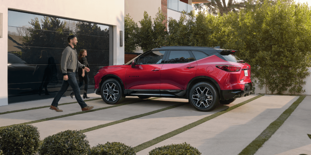 2025-Chevrolet-Blazer-parking-on-driveway