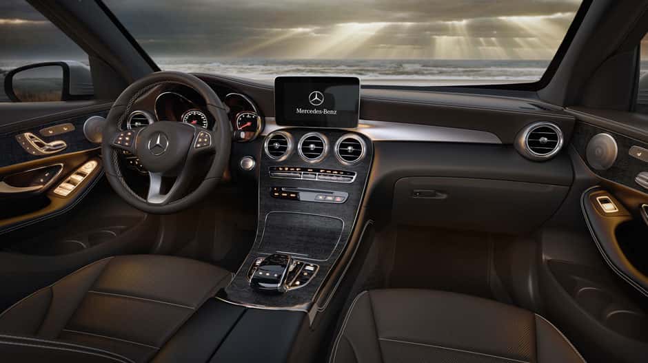 2017 Mercedes-Benz GLC dashboard