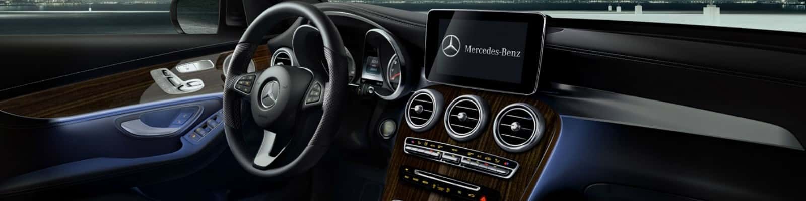 2018 Mercedes-Benz GLC dashboard