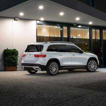 2021-mercedes-benz-glb-exterior-back