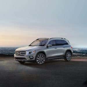 2021-mercedes-benz-glb-exterior-front-angle