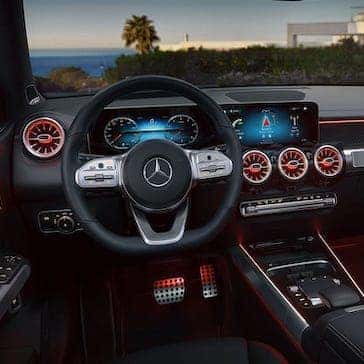 2021-mercedes-benz-glb-steering-wheel