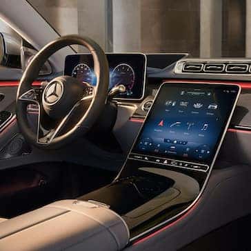2022 Mercedes-Benz S-Class steering wheel and infotainment system